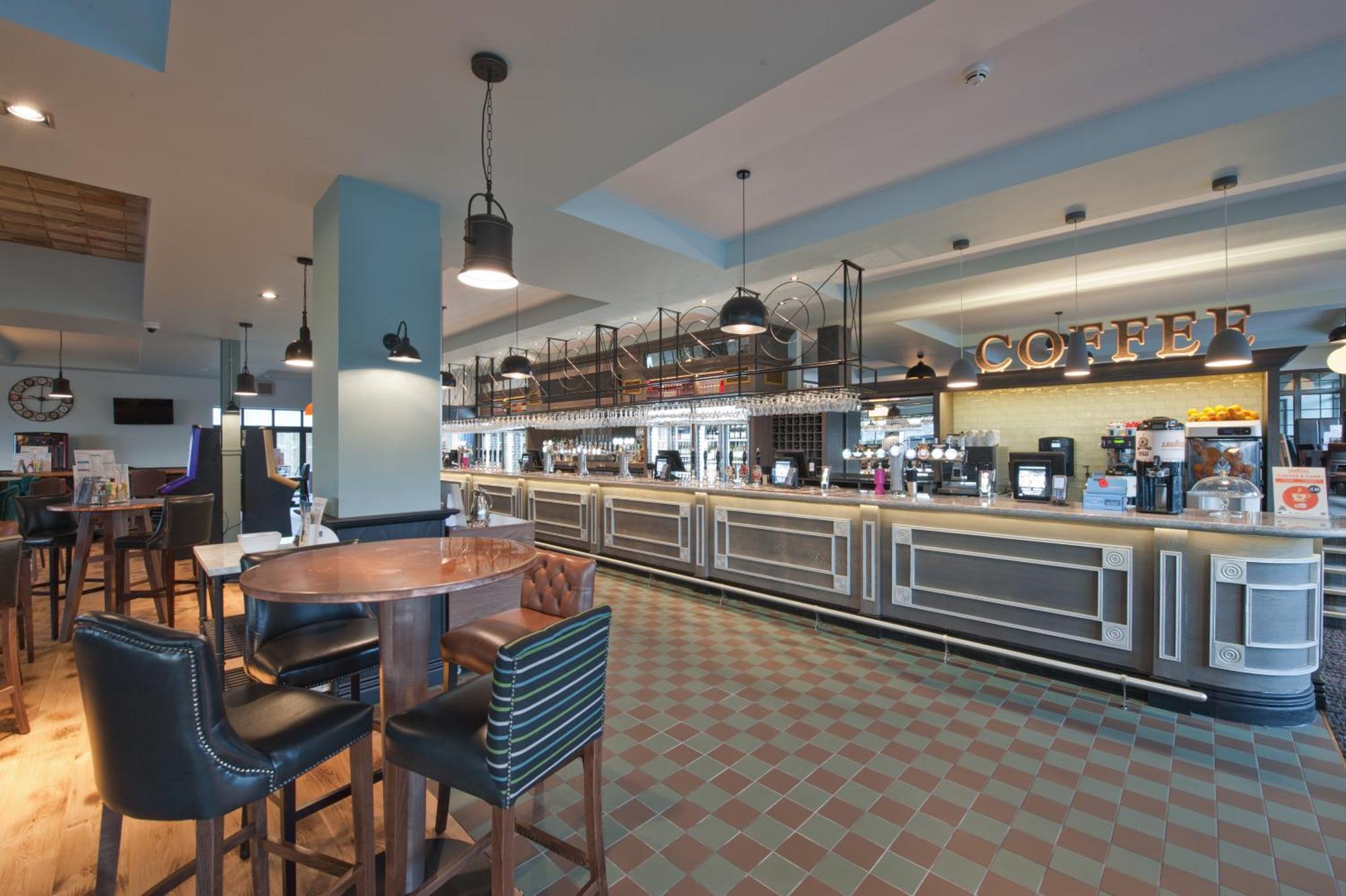 The Saxon Crown Wetherspoon Corby Exteriör bild